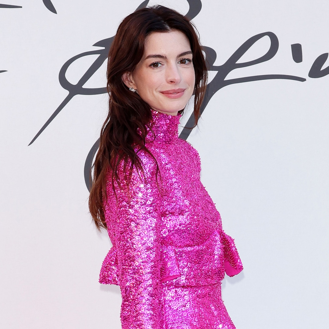 Anne Hathaway Proves Puffer Coats Can Be Bold—And Not Boring